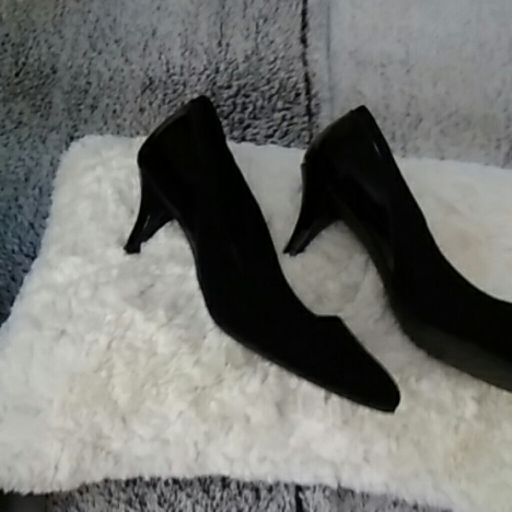 Shoes - Picture 3 of 4